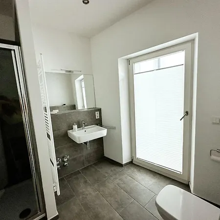 Daire Sali Homes - Urban Escape - Modern With Balcony & View Bayreuth