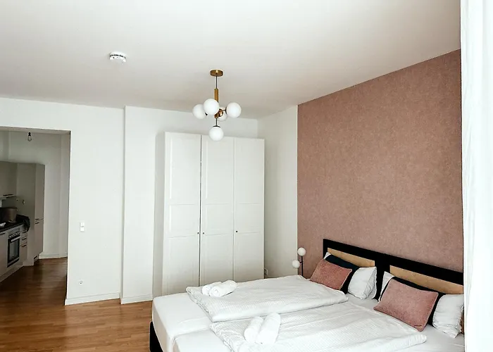 Sali Homes - Urban Escape - Modern With Balcony & View 아파트 *