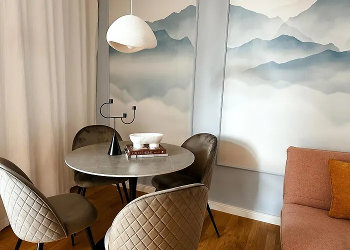 Sali Homes - Urban Escape - Modern With Balcony & View 아파트
