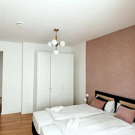 Sali Homes - Urban Escape - Modern With Balcony & View דירה *