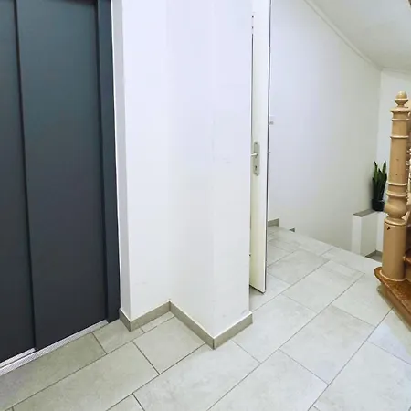 Sali Homes - Urban Escape - Modern With Balcony & View Lejlighed Bayreuth
